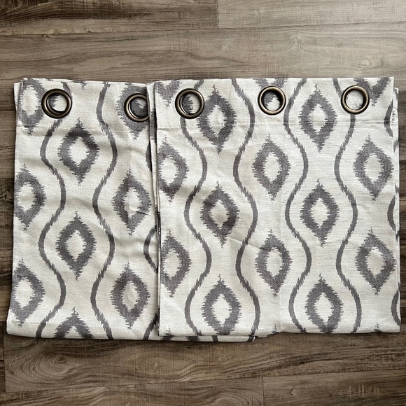 2 Gray & White Grommet Panel Window Drapes 84" Long x 39" Wide Geometric - Picture 2 of 5